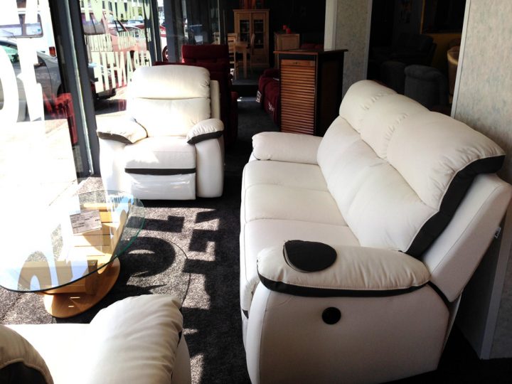 Magasin Du Meuble – Le Monde De Léa pour Antika Armentières