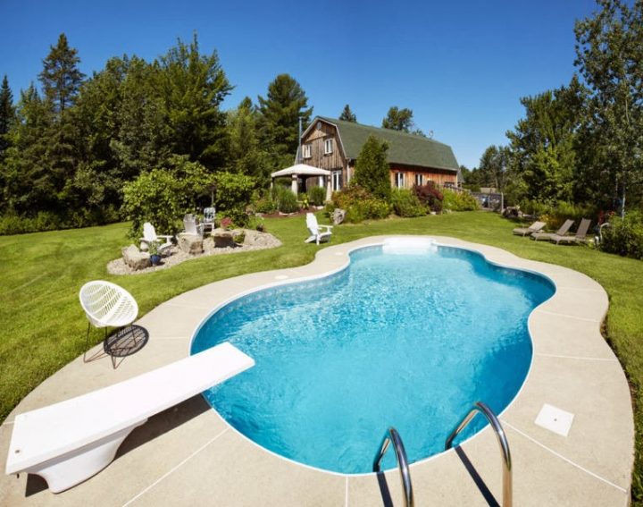 Maison De Campagne À St-Colomban A Vendre ( Bordé Par L à Prix Piscine Creusee Montreal Maison De Campagne À St-Colomban A Vendre ( Bordé Par L à Prix Piscine Creusee Montreal