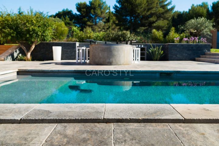 Margelle En Travertin Gris Pour Une Piscine Tendance tout Terrasse Piscine Travertin Margelle En Travertin Gris Pour Une Piscine Tendance tout Terrasse Piscine Travertin