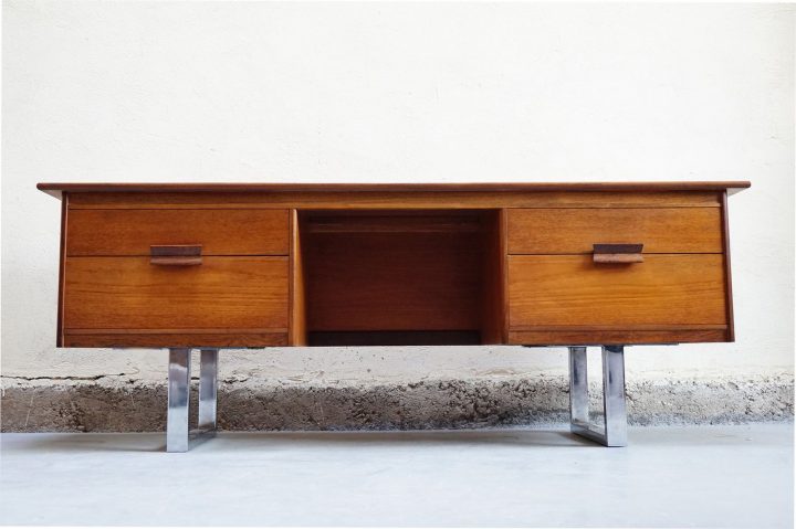 Meuble Bas Scandinave Bureau Tele Teck Annees 50 60 70 serapportantà Meubles Vintages