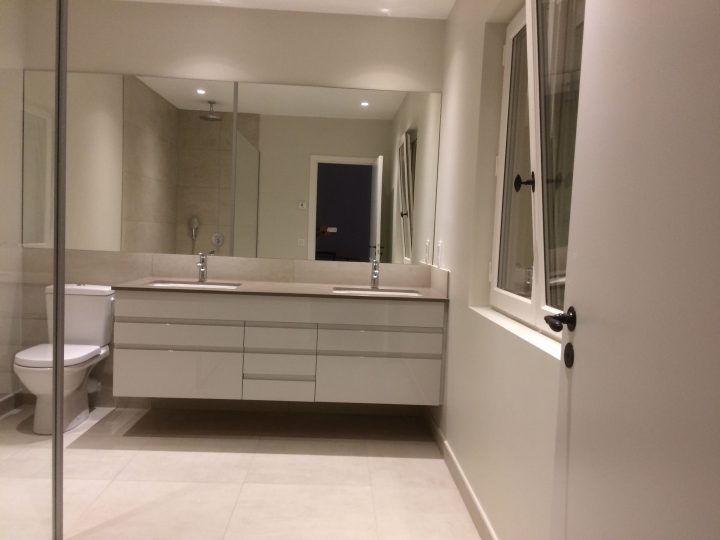 Meuble De Salle De Bain Laqué Gris Perle | Meuble De Salle intérieur Meuble Salle De Bain Gris Laqué