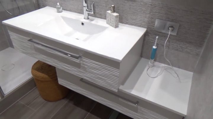 Meuble Décalé Dans Une Salle De Bains Moderne Et Design – Atlantic Bain serapportantà Meuble Salle De Bain Décalé