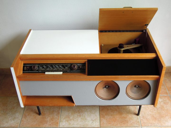 Meuble Hifi Vintage Radiola Des Années 50 | Couleurs D'absynthe concernant Meuble Hifi Vintage Meuble Hifi Vintage Radiola Des Années 50 | Couleurs D'absynthe concernant Meuble Hifi Vintage