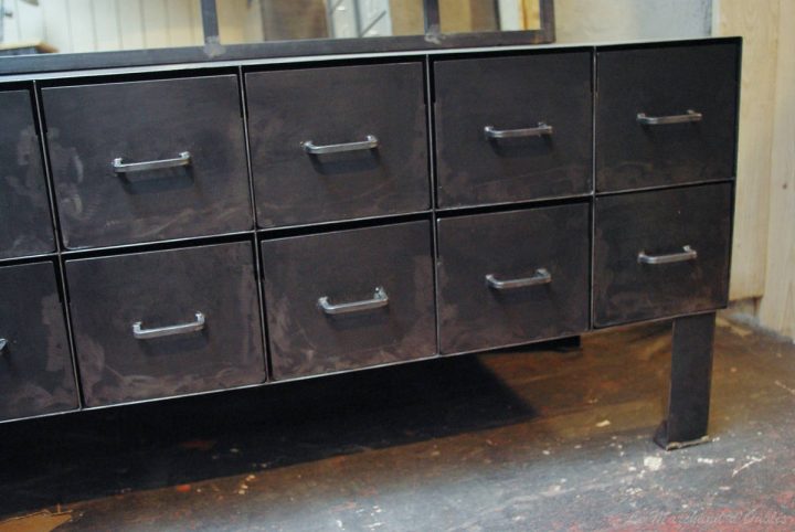 Meuble Metal Industriel – Table De Lit A Roulettes pour Meuble Industriel Meuble Metal Industriel – Table De Lit A Roulettes pour Meuble Industriel