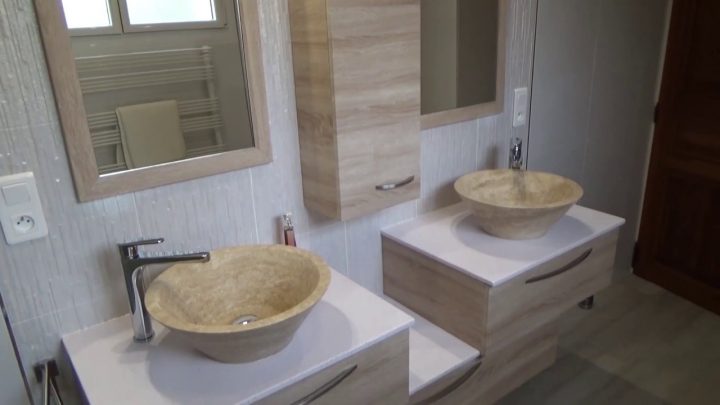 Meuble Salle De Bain Décalé Et Vasque En Pierre – Atlantic Bain avec Meuble Salle De Bain Décalé