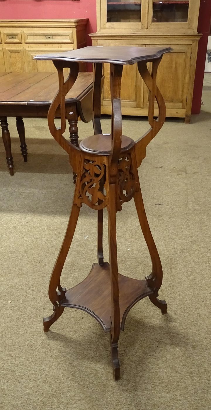 Meuble: Sellette Art Nouveau En Bois Ajouré Teinté Noyer intérieur Sellette Meuble Meuble: Sellette Art Nouveau En Bois Ajouré Teinté Noyer intérieur Sellette Meuble