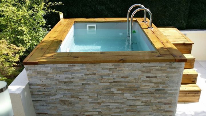 Mini Piscine En Bois Avec Habillage En Pierre De Parement avec Habillage Piscine Hors Sol