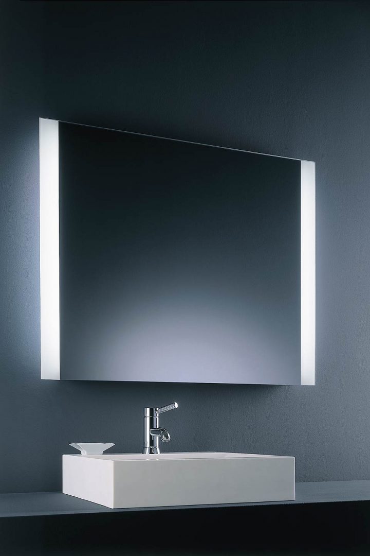 Miroir De Salle De Bain Épaisseur 4Cm Seulement. Existe Aussi En Version  Large Et En Version Triple Fluo encequiconcerne Miroir Salle De Bain Éclairant
