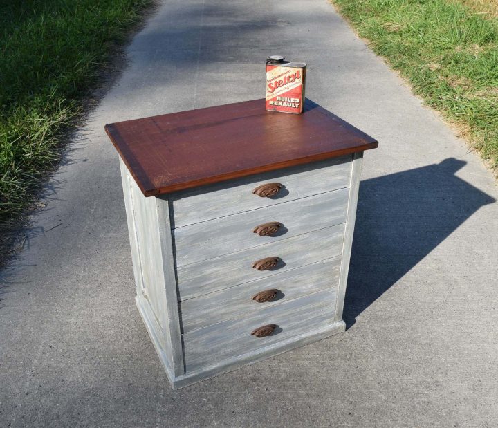 Mobilier Industriel Ancien: Chaises,Meubles À Tiroirs concernant Meubles Seltz