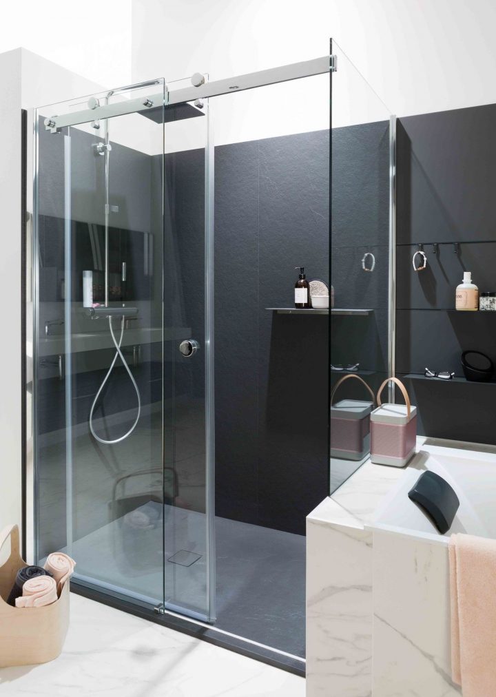 Modèles De Douche À L'italienne : Douche Large Laquée Sur destiné Modele De Salle De Bain À L Italienne Modèles De Douche À L'italienne : Douche Large Laquée Sur destiné Modele De Salle De Bain À L Italienne