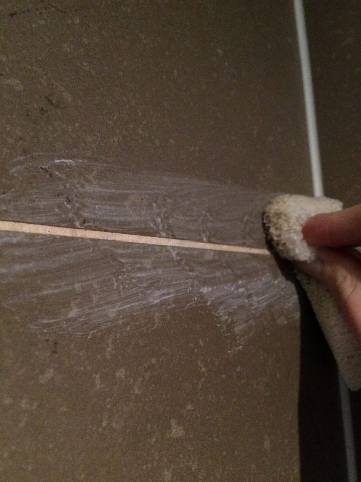 Nettoyer Les Joints Avec La Pierre D'argile – Lilycraft intérieur Nettoyer Des Joints De Douche
