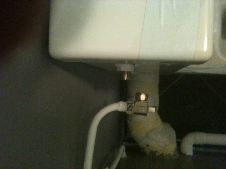 Nouveau Wc : Évacuation Trop Courte De Quelques Centimètres pour Flexible Robinet Trop Court Nouveau Wc : Évacuation Trop Courte De Quelques Centimètres pour Flexible Robinet Trop Court