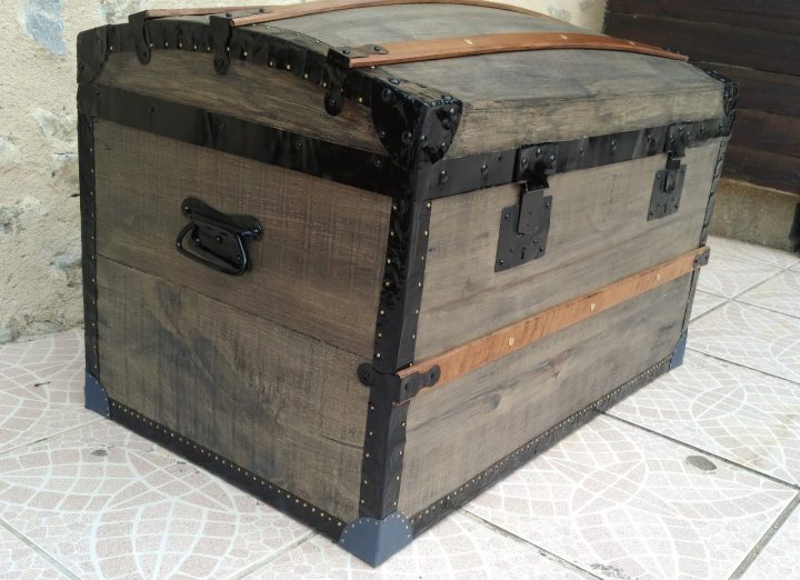 O' Bois Recyclé : Restauration D'Une Ancienne Malle Bombée serapportantà Maie Meuble O' Bois Recyclé : Restauration D'Une Ancienne Malle Bombée serapportantà Maie Meuble
