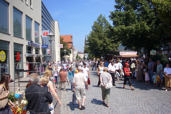 Offenburg Magasin Ouvert Dimanche – Table De Lit A Roulettes concernant Meubles Offenburg Offenburg Magasin Ouvert Dimanche – Table De Lit A Roulettes concernant Meubles Offenburg