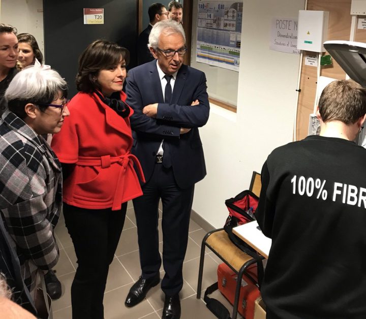 Orange Occitanie On Twitter: "à Tarbes, @caroledelga, M destiné Chambre Des Metiers Tarbes