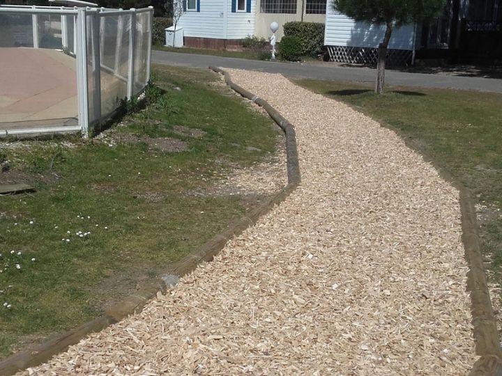 Paillage Pour Parkings Et Allées De Jardin À Dreux Et Nantes à Copeaux De Bois Pour Jardin
