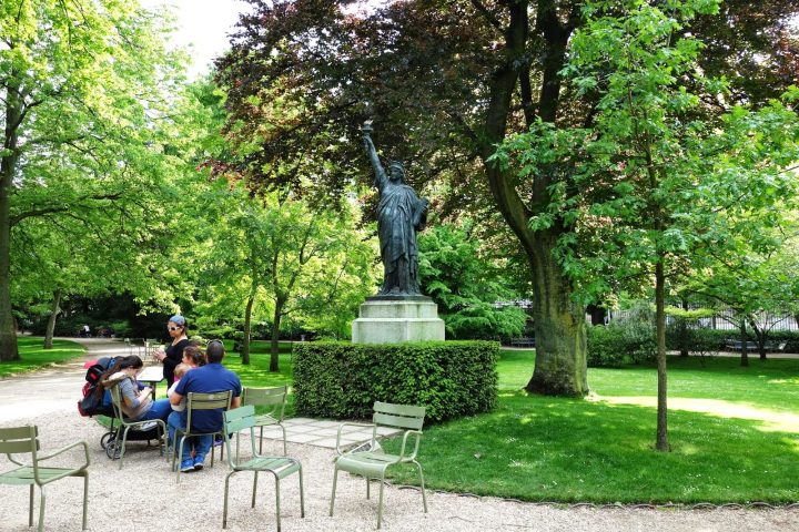 Paris : Statues De La Liberté, Les Cinq Parisiennes à Statues De Jardin Occasion