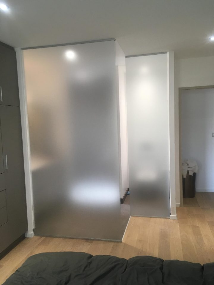 Paroi De Douche Sablée Blagnac – Abm Miroiterie & Vitrerie concernant Paroi Vitrée Douche