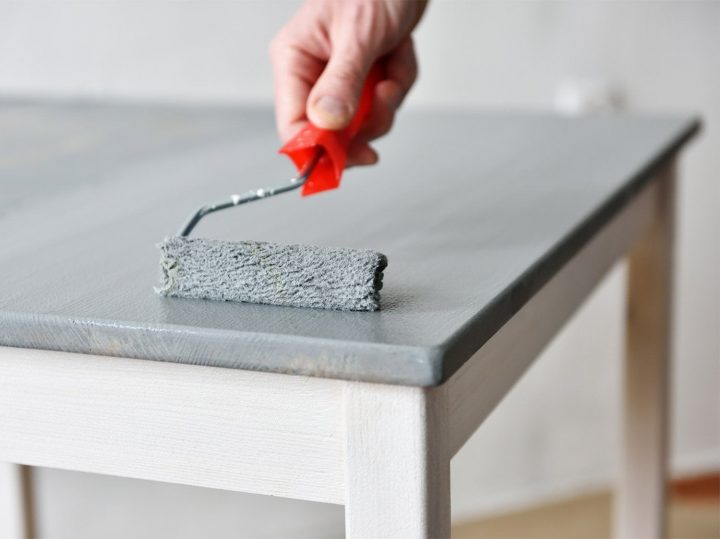 Peindre Un Meuble | Leroy Merlin intérieur Repeindre Un Meuble En Bois Verni Peindre Un Meuble | Leroy Merlin intérieur Repeindre Un Meuble En Bois Verni