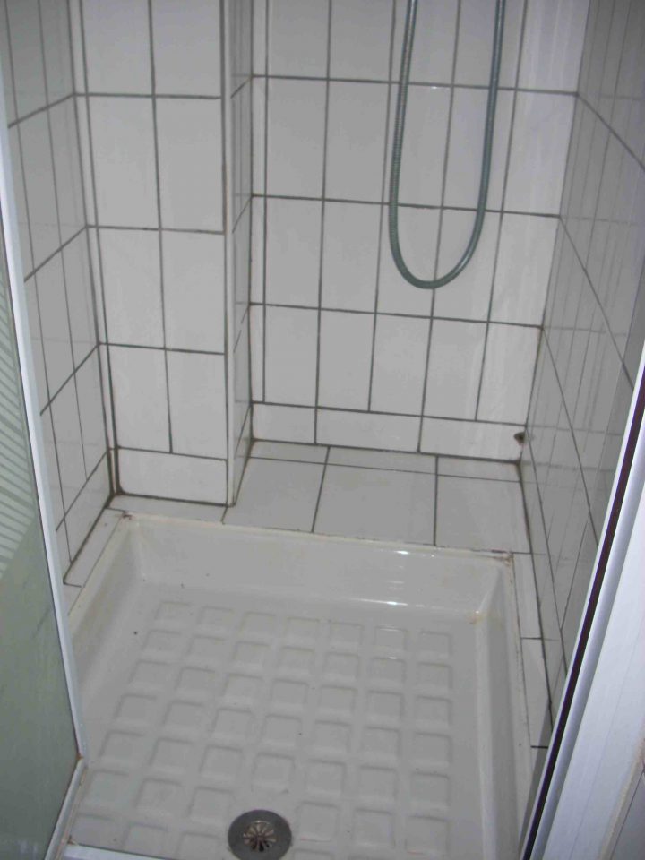 Peinture Carrelage Douche Salle De Bain | Venus Et Judes encequiconcerne Peinture Etanche Pour Douche