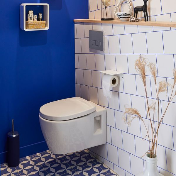 Idee Deco Wc Sobre Et Zen Avec Murs Noir Et Beige Et serapportantà