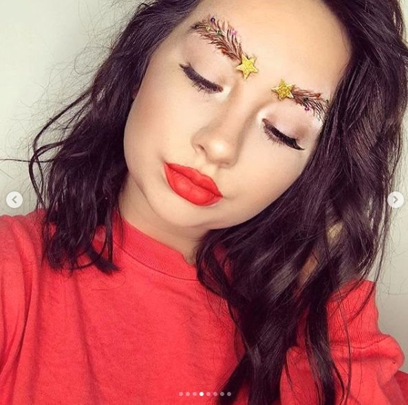 People Are Turning Their Eyebrows Into Christmas Trees tout Estheca