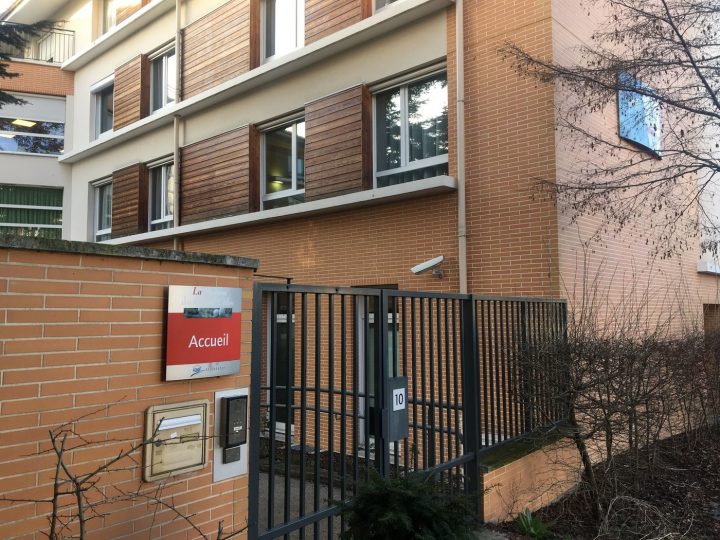 Peut-On Cacher Une Caméra Dans Une Maison De Retraite ? pour Camera Cachee Chambre