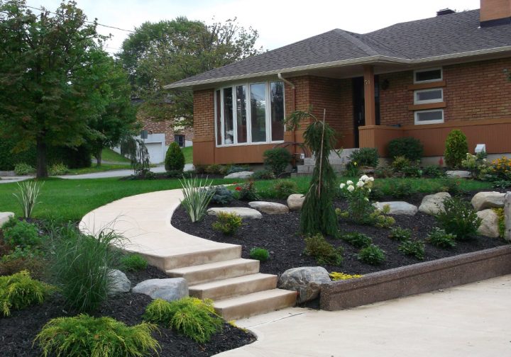 Photo D'Aménagement Paysager Avant & Après Le Terrassement destiné Parterre Moderne Devant Maison