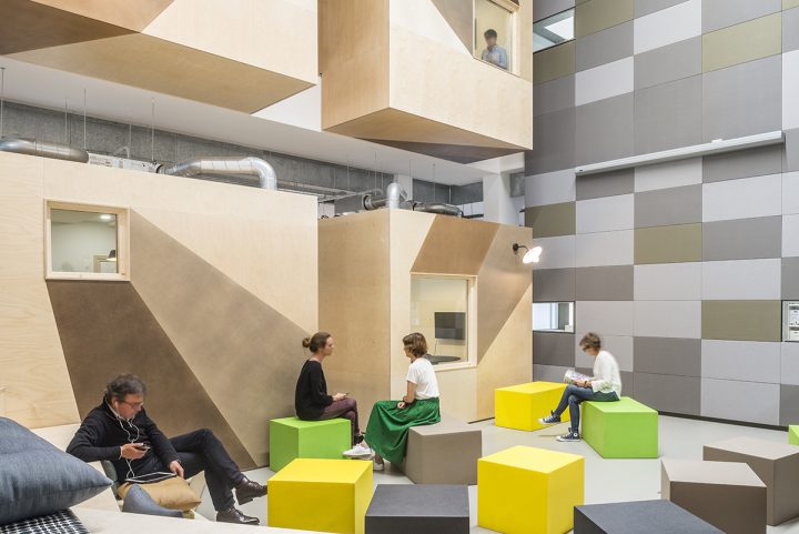 Photos : Le Bon Coin A De Nouveaux Bureaux •llllitl concernant Bon Coin Paris Meuble Photos : Le Bon Coin A De Nouveaux Bureaux •llllitl concernant Bon Coin Paris Meuble