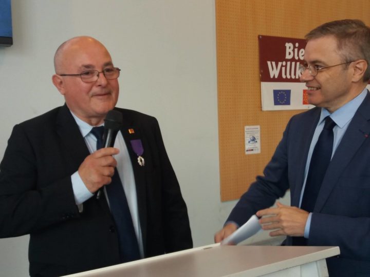 Pierre Vera, Fait Chevalier Des Palmes Académiques – Le destiné Chambre Des Metiers Narbonne Pierre Vera, Fait Chevalier Des Palmes Académiques – Le destiné Chambre Des Metiers Narbonne