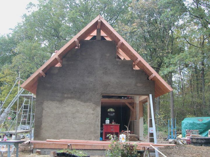 Pignon Ouest Avec L'Avancée De Toit – Photo De La Toiture intérieur Avancée De Toit Plat Pignon Ouest Avec L'Avancée De Toit – Photo De La Toiture intérieur Avancée De Toit Plat