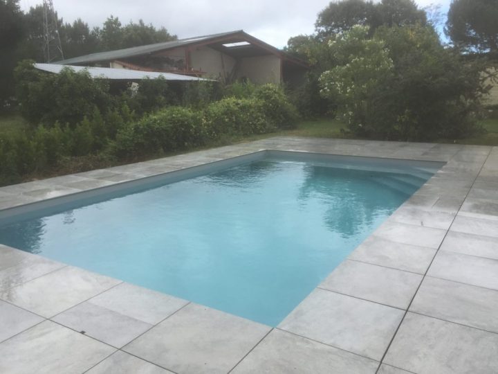 Piscine 7M X 4M Terrasse Grès Cérame – Lyneo Piscines intérieur Piscine Bois 7M