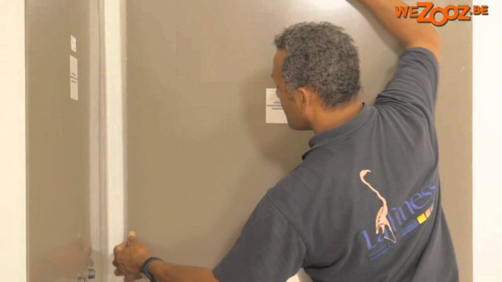 Placer Des Panneaux Acryliques Vistelle Dans Une Douche – Lafiness intérieur Panneau Mural Salle De Bain Castorama