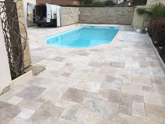 Plage De Piscine En Travertin Et Parement De Pierres à Terrasse Piscine Travertin Plage De Piscine En Travertin Et Parement De Pierres à Terrasse Piscine Travertin