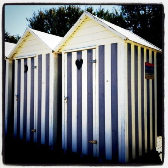 Plage Du Kelenn, Bretagne. | Cabane De Plage, Cabine De dedans Fabriquer Cabine De Plage