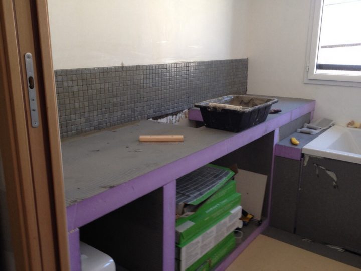 Plan De Travail A Carreler Salle De Bain | Bright Shadow Online tout Carreler Une Salle De Bain