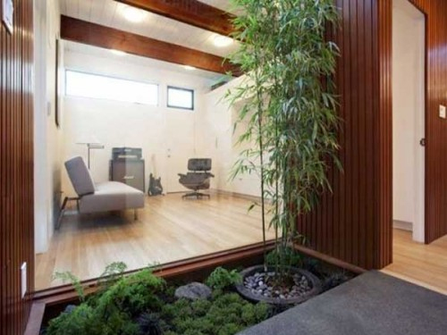 Plantes-Vertes-Et-Bambou-Sur-Une-Terrasse-Jardin-Zen destiné Déco De Jardin Zen