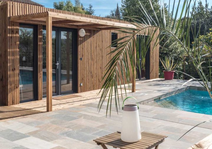 Pool House En Bois : La Clef D’une Esthétique Moderne encequiconcerne Pool House Moderne En Kit