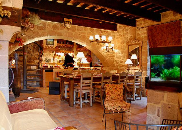 Porte De Besse, Chambre D'Hôte À Chalencon, Ardeche 07 intérieur Chambre D Hote Saou