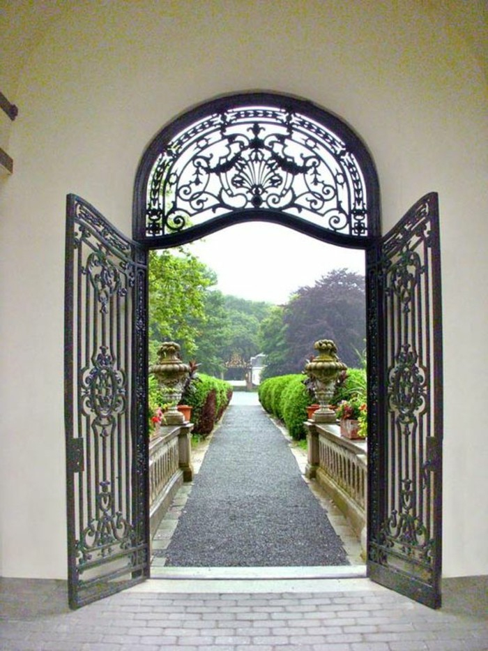 Porte En Fer Forgé – Plus De 40 Modèles Fascinants encequiconcerne Decoration De Jardin En Fer Forgé
