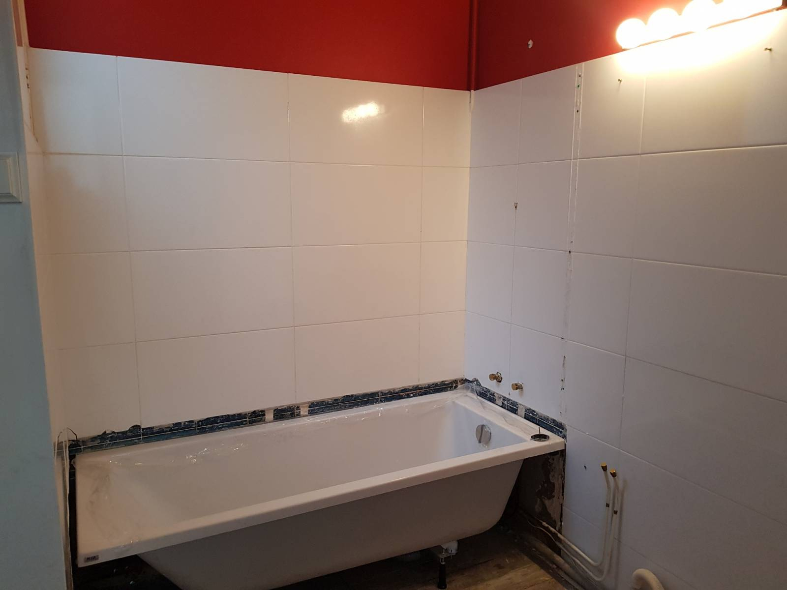 Pose De Faïence Sur Ancien Carrelage À Bordeaux - Jrm Services serapportantà Rénover Carrelage Salle De Bain