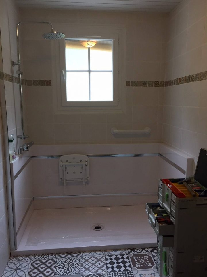 Pose D'une Douche À L'italienne Équipée Pour Remplacer Une tout Douche À L Italienne Prix