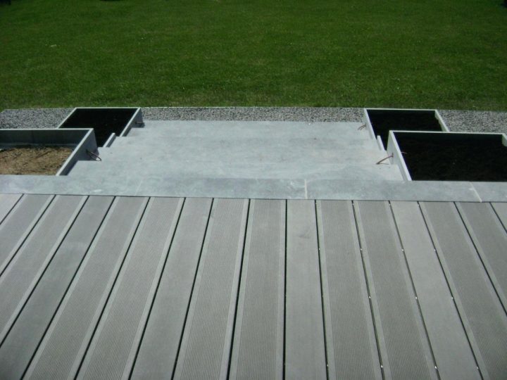 Pose Terrasse Bois Sur Plot Plan Beton Castorama à Déstockage Lame De Terrasse Composite Pas Cher