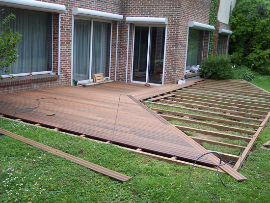 Poser Une Terrasse En Bois Sur Pelouse | Terrasse En Bois tout Terrasse Bois Sur Terre