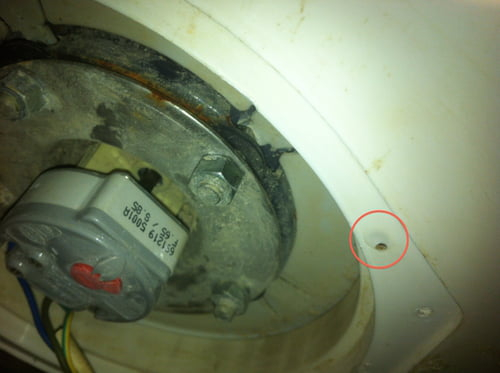 Problème De Fuite Sur Mon Ballon D'Eau Chaude Regent encequiconcerne Chauffe Eau Qui Fuit Par Le Haut