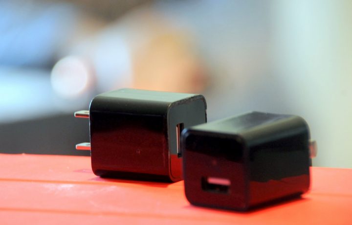 Quelqu'un Pourrait Vous Espionner À Votre Insu Avec Des encequiconcerne Camera Cachee Chambre