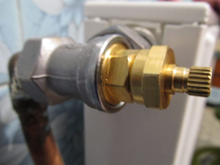 Radiateur Qui Fuit | Forum Chauffage – Rafraîchissement tout Presse Étoupe Robinet