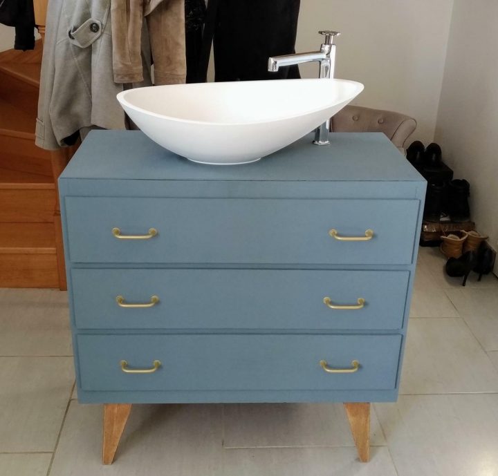 Rangement Salle De Bain : Nos 25 Astuces ! – Kozikaza concernant Meuble Salle De Bain Avec Panier À Linge Intégré