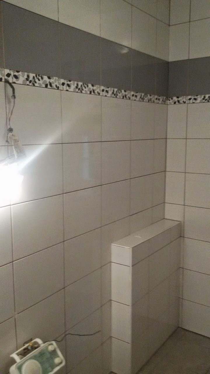 Renovation Carrelage Mural Salle De Bain concernant Stratifié Haute Pression Salle De Bain Mural