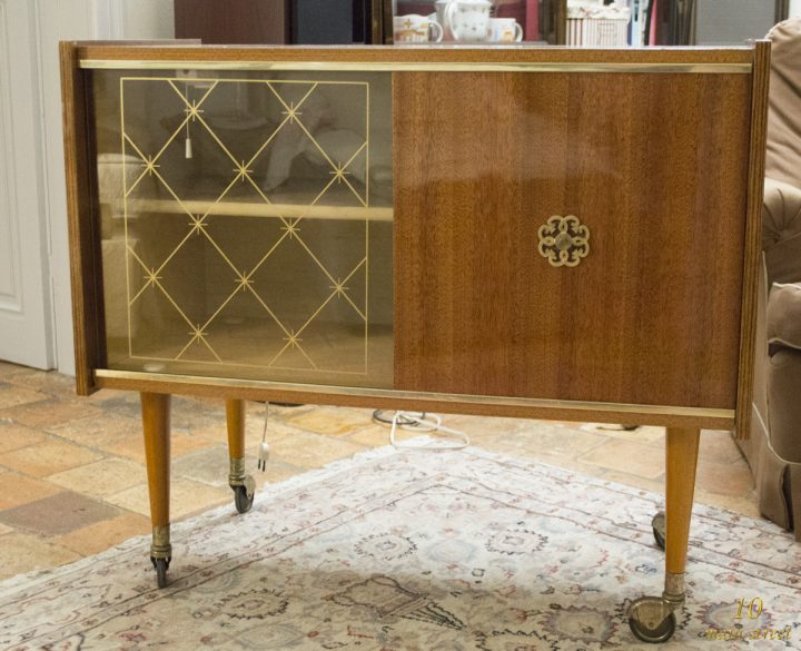 Rénovation D'un Meuble Bar Des Années 1970 Plaqué Acajou Verni serapportantà Meuble Année 60